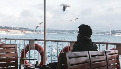 AYX体育官网-圣埃蒂安大胜尼斯，全队展现出色配合进攻组合，圣埃蒂安球迷