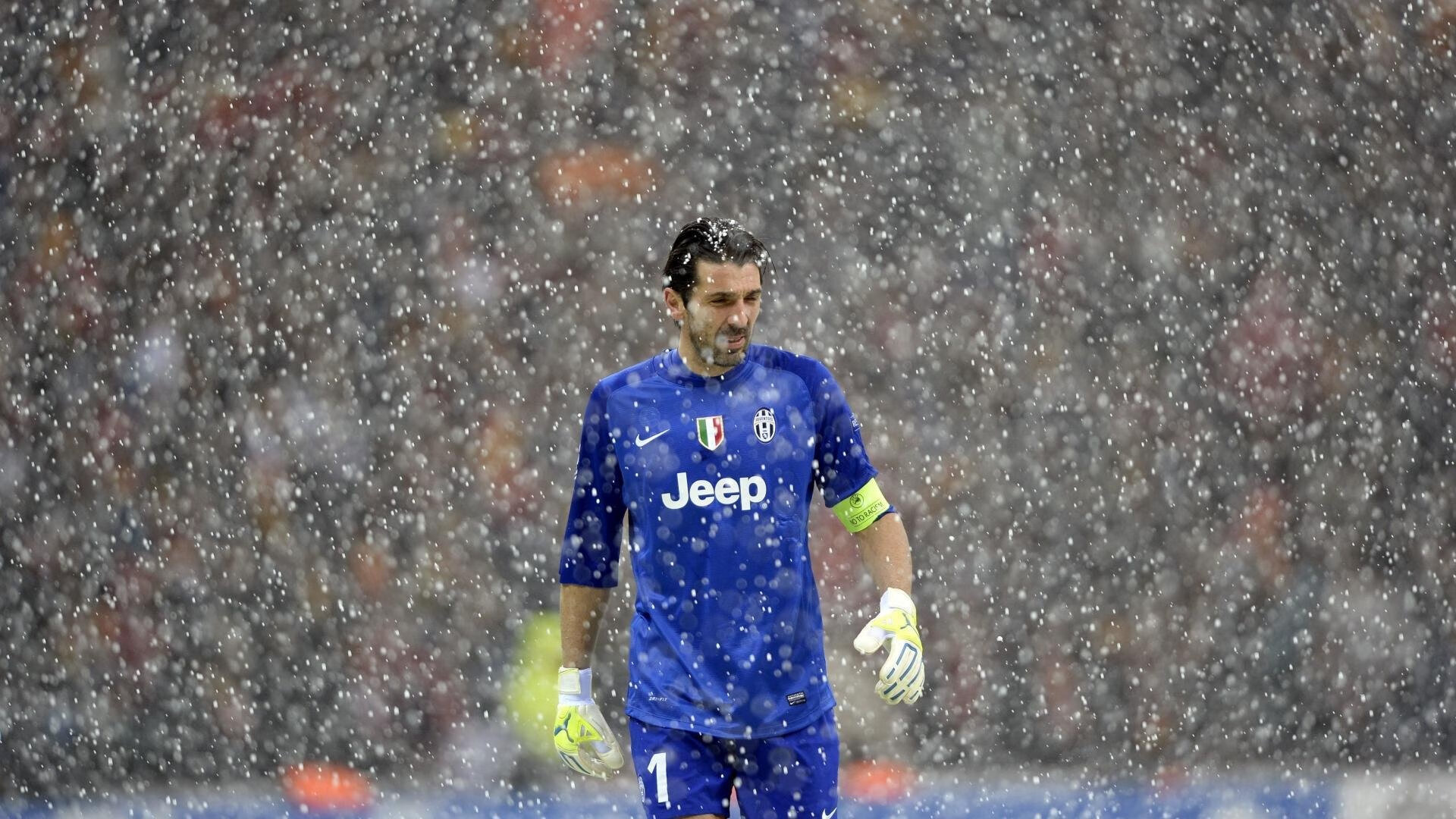 “足球场馆智能化改造助力赛事精彩纷呈”，创意足球场馆